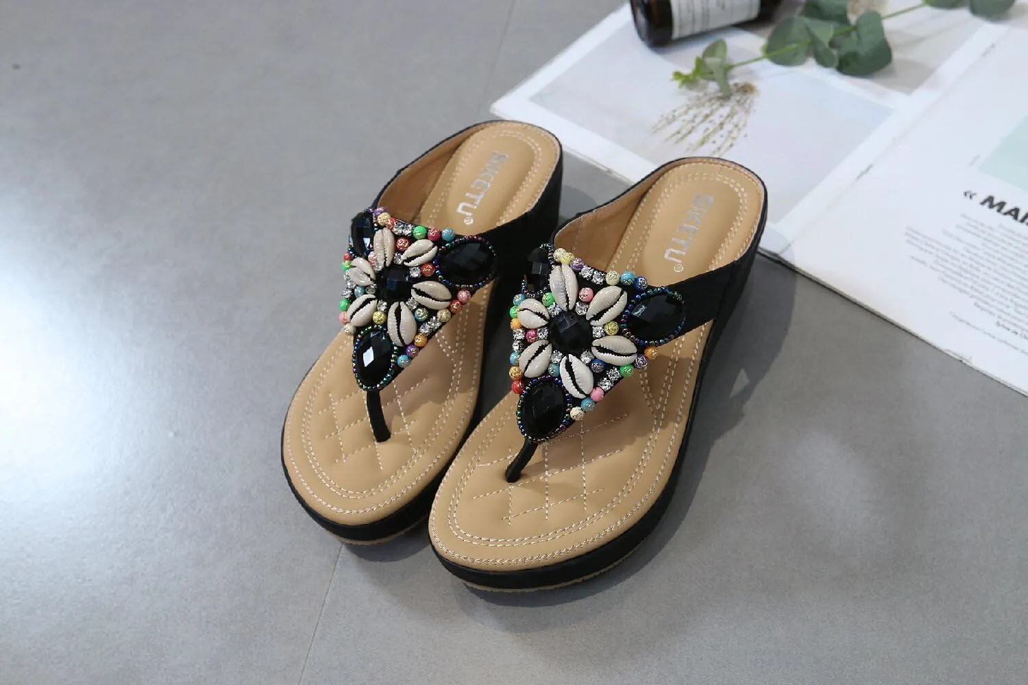 DKCHENH Summer flip flops, fashionable sandals, women's flat summer sandals for vacation and seaside wear.