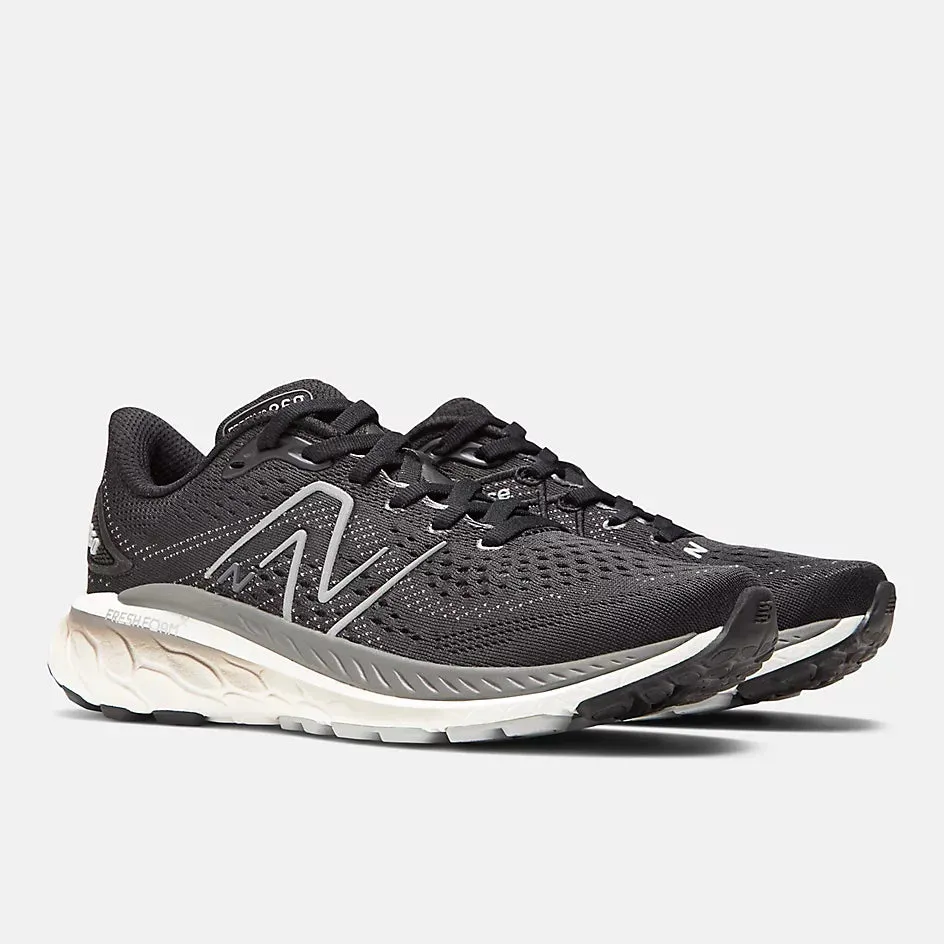 New Balance Women's 860v13