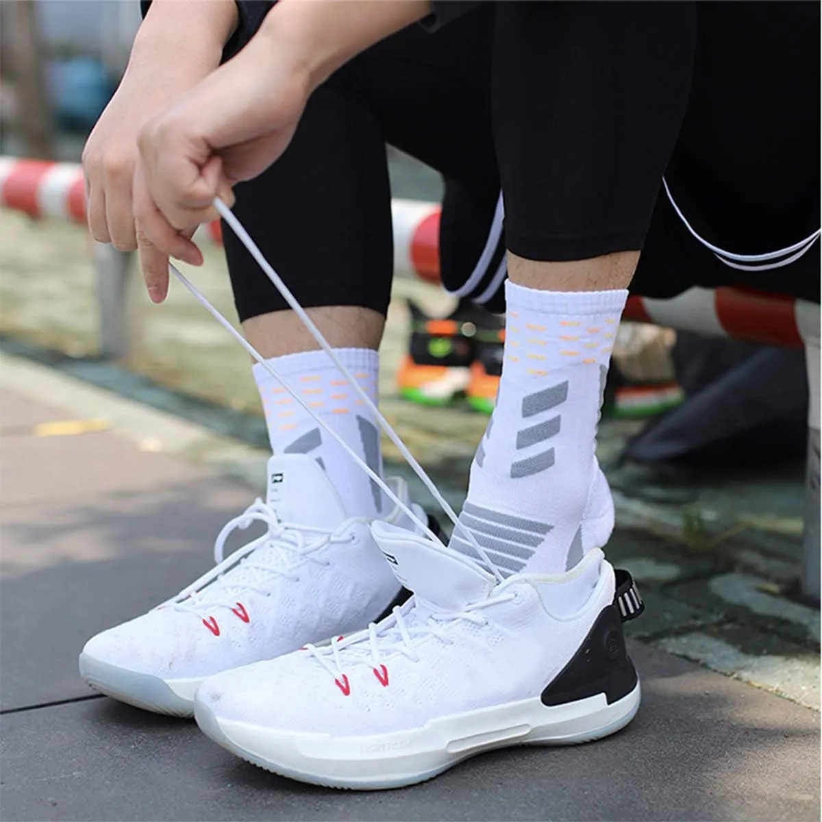 YQHMT Basketball Socks Outdoor Athletic Crew Socks Thick Compression Sports Socks for Men & Women 4 Pack